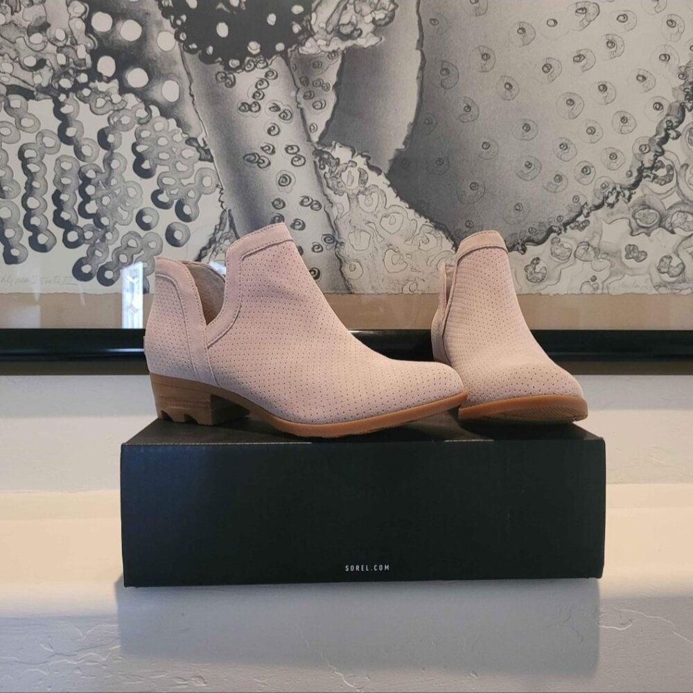NEVER WORN Sorel Lolla II Cut Out Bootie Size 9